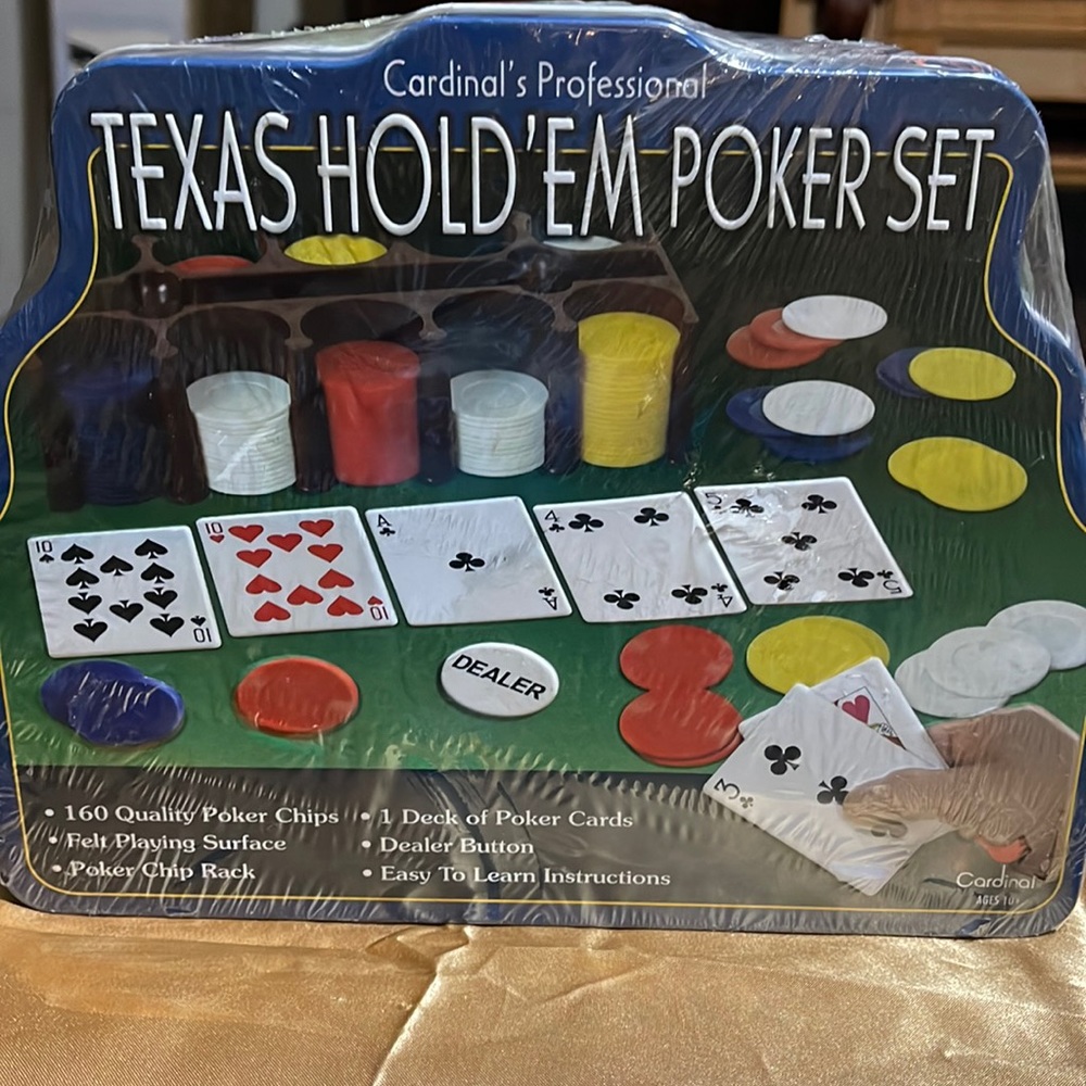 Cardinals Professional Texas Hold’em Poker Set.